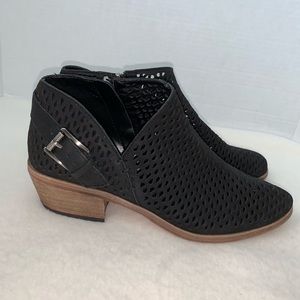 VINCE CAMUTO Phandra Booties Size 8 M  Black
